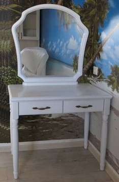 Столик туалетный "Беатрис" с зеркалом и точеными ножками