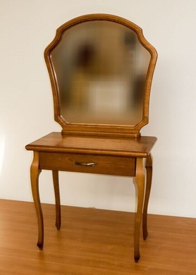 Столик туалетный "Адель" с фигурным зеркалом и гнутыми ножками