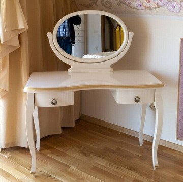 Столик туалетный "Мелания" с овальным зеркалом и гнутыми ножками